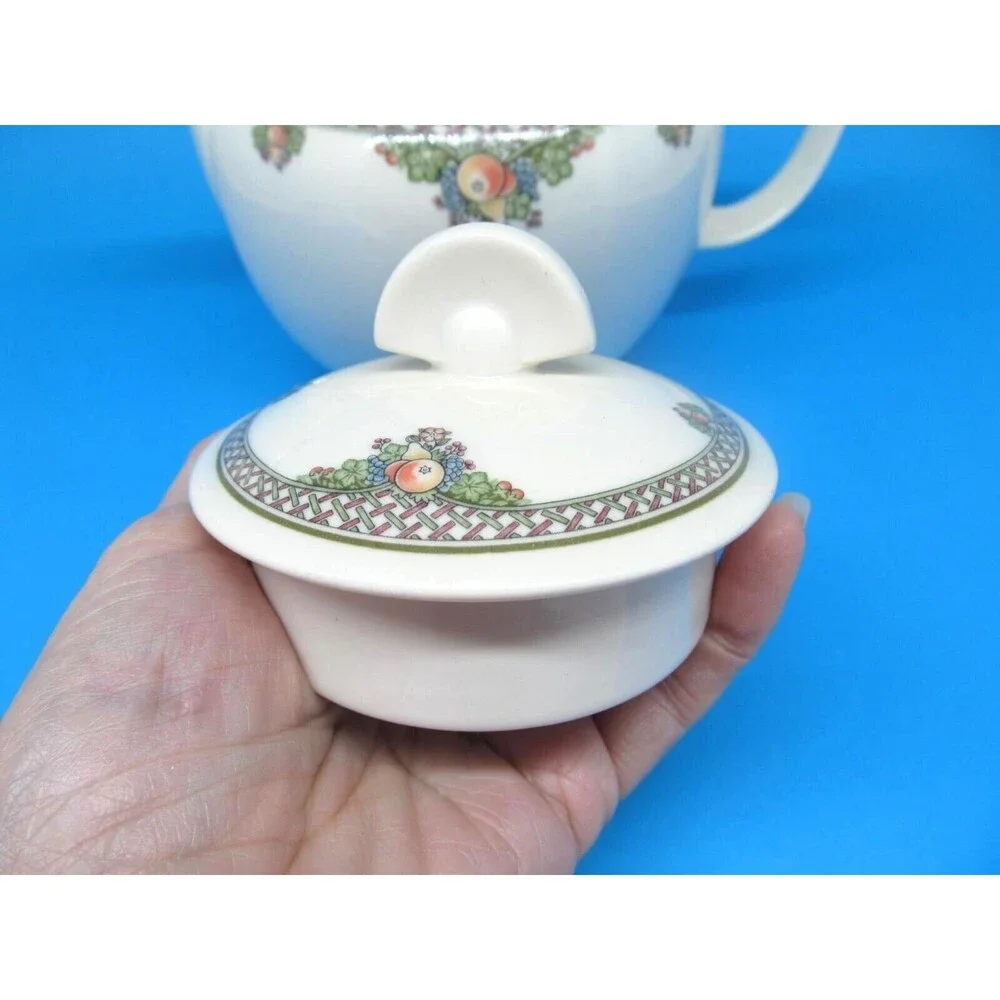 Wedgwood Pergola 5 Cup Tea Pot With Lid In Pristine Condition